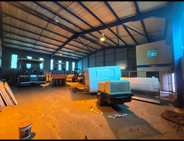 1,900M² FACTORY TO LET IN MOREHILL